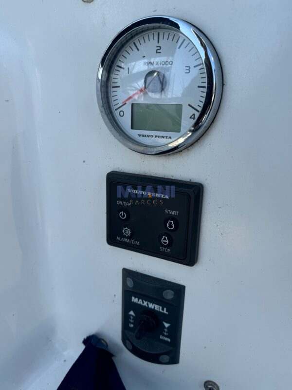 Cörum 350 año 2019. Volvo 30hp. instrumental B&G, piloto al sector. webasto. heladera. malacate. paneles solares. preparado para navegacion en solitario. en venta. @mianibarcos