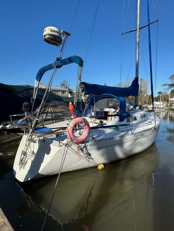 velero Arrou 34, astillero Rosendo. Casco y cubierta de madera laminada. en venta @mianibarcos