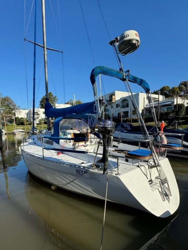 velero Arrou 34, astillero Rosendo. Casco y cubierta de madera laminada. en venta @mianibarcos