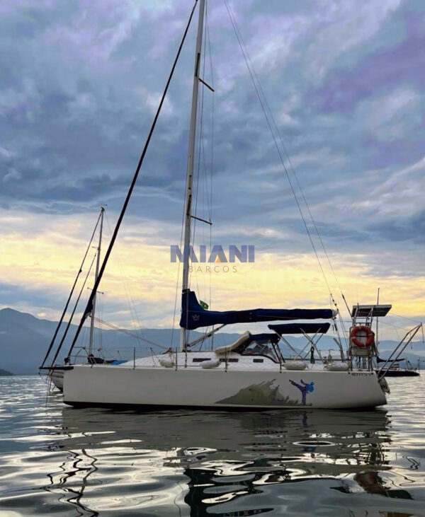 Cörum 350 año 2019. Volvo 30hp. instrumental B&G, piloto al sector. webasto. heladera. malacate. paneles solares. preparado para navegacion en solitario. en venta. @mianibarcos