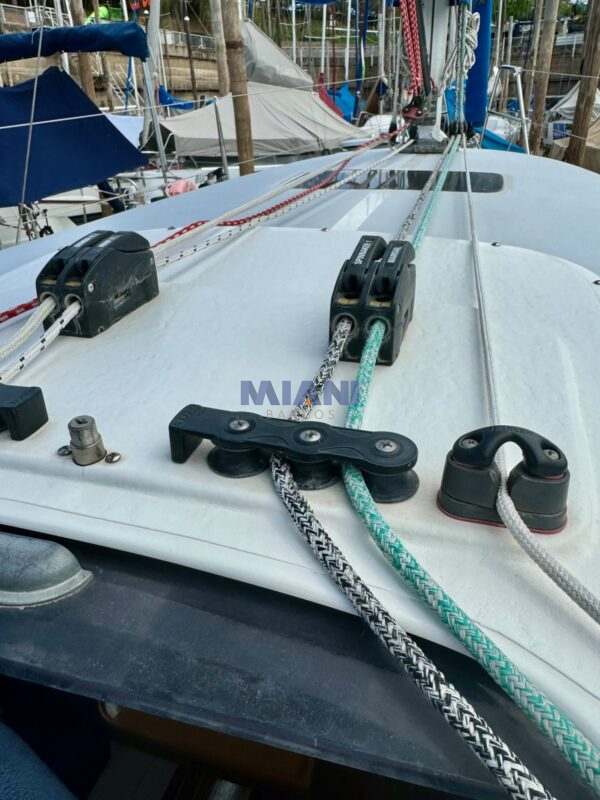 velero Cörum 300 en venta. motor Volvo 20hp, instrumental b&g, excelente estado. vende @mianibarcos