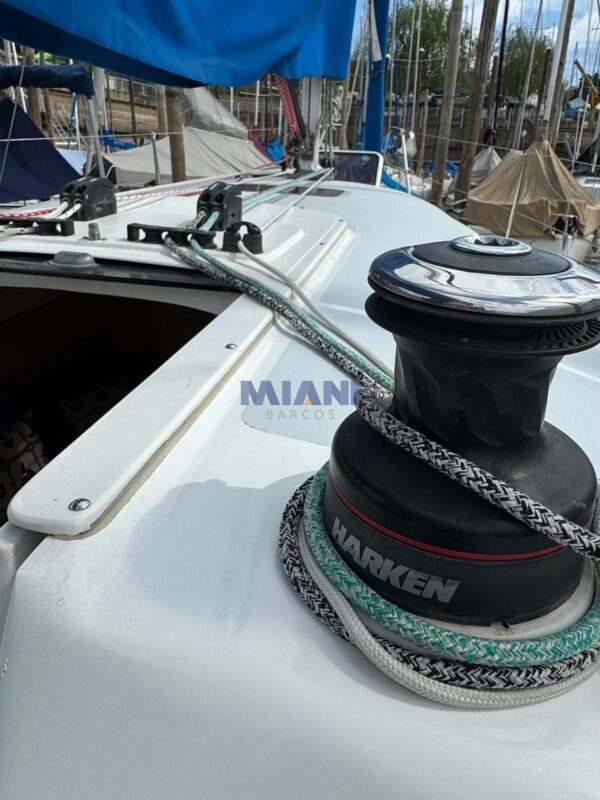 velero Cörum 300 en venta. motor Volvo 20hp, instrumental b&g, excelente estado. vende @mianibarcos