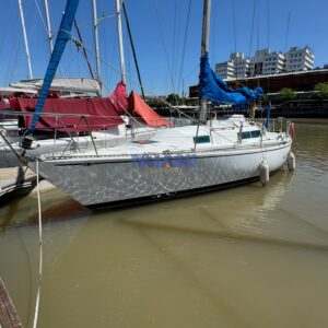 velero Roy 32 de crucero. Diseño de German Frers, astillero Nautivela. en venta en @mianibarcos