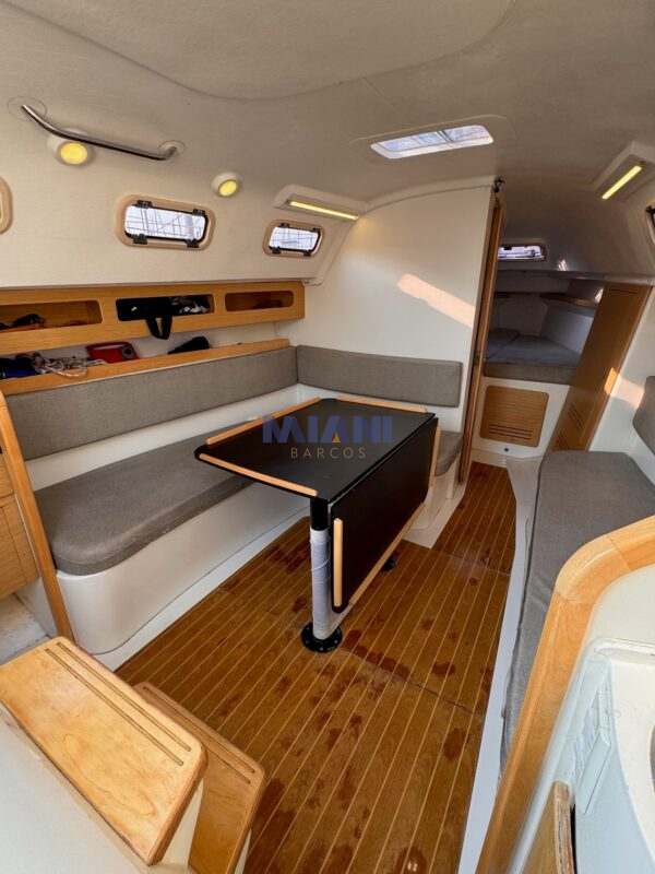 El mejor Cörum 300 en venta: velas North Sails carbono-kevlar, electrónica B&G, motor Yanmar, y componentes de carbono (timón, botavara, tangón). Impecable estado, listo para dominar regatas. ¡Oportunidad única! @mianibarcos