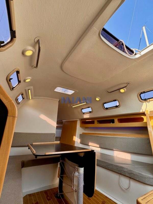 El mejor Cörum 300 en venta: velas North Sails carbono-kevlar, electrónica B&G, motor Yanmar, y componentes de carbono (timón, botavara, tangón). Impecable estado, listo para dominar regatas. ¡Oportunidad única! @mianibarcos