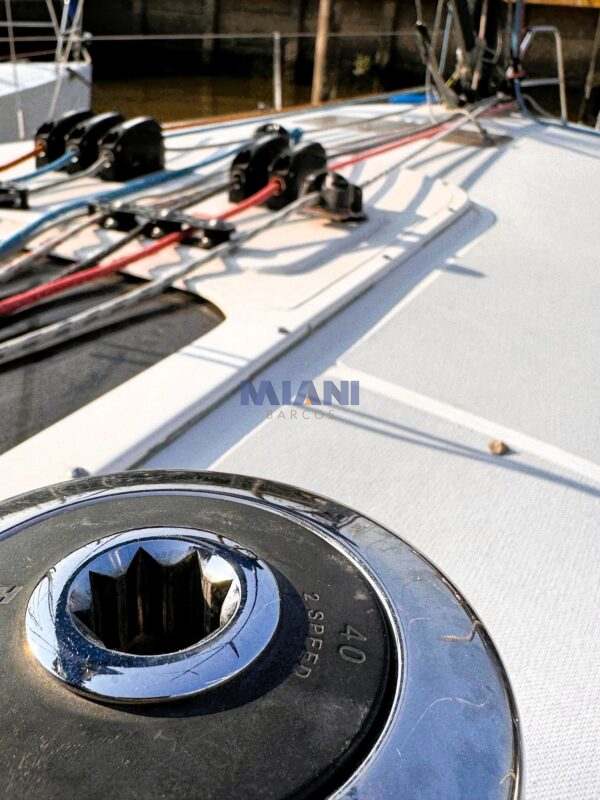 El mejor Cörum 300 en venta: velas North Sails carbono-kevlar, electrónica B&G, motor Yanmar, y componentes de carbono (timón, botavara, tangón). Impecable estado, listo para dominar regatas. ¡Oportunidad única! @mianibarcos