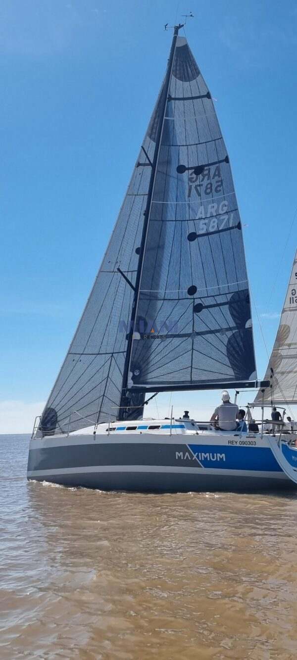 El mejor Cörum 300 en venta: velas North Sails carbono-kevlar, electrónica B&G, motor Yanmar, y componentes de carbono (timón, botavara, tangón). Impecable estado, listo para dominar regatas. ¡Oportunidad única! @mianibarcos