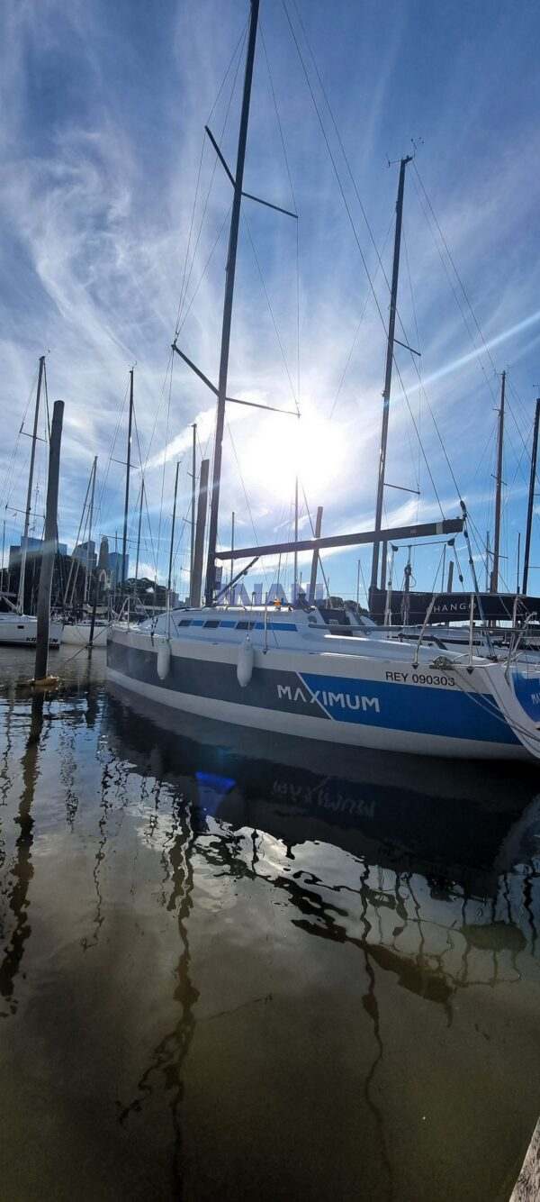 El mejor Cörum 300 en venta: velas North Sails carbono-kevlar, electrónica B&G, motor Yanmar, y componentes de carbono (timón, botavara, tangón). Impecable estado, listo para dominar regatas. ¡Oportunidad única! @mianibarcos