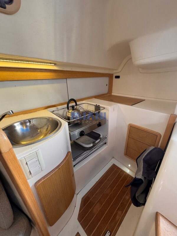 El mejor Cörum 300 en venta: velas North Sails carbono-kevlar, electrónica B&G, motor Yanmar, y componentes de carbono (timón, botavara, tangón). Impecable estado, listo para dominar regatas. ¡Oportunidad única! @mianibarcos