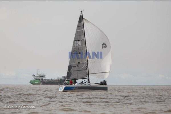 El mejor Cörum 300 en venta: velas North Sails carbono-kevlar, electrónica B&G, motor Yanmar, y componentes de carbono (timón, botavara, tangón). Impecable estado, listo para dominar regatas. ¡Oportunidad única! @mianibarcos