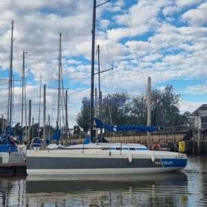 El mejor Cörum 300 en venta: velas North Sails carbono-kevlar, electrónica B&G, motor Yanmar, y componentes de carbono (timón, botavara, tangón). Impecable estado, listo para dominar regatas. ¡Oportunidad única! @mianibarcos