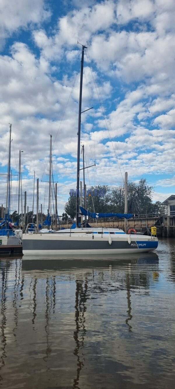 El mejor Cörum 300 en venta: velas North Sails carbono-kevlar, electrónica B&G, motor Yanmar, y componentes de carbono (timón, botavara, tangón). Impecable estado, listo para dominar regatas. ¡Oportunidad única! @mianibarcos
