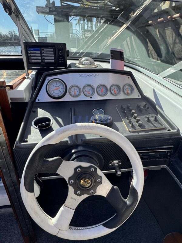 lancha chris craft Scorpion 210 (1990) con Mercruiser 260hp. en venta @mianibarcos