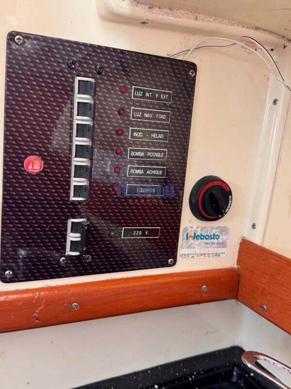 crucero Custon Special año 2011 con Volvo 5.0 V8 270hp. aire acondicionado y calefaccion. service 2025. en venta @mianibarcos