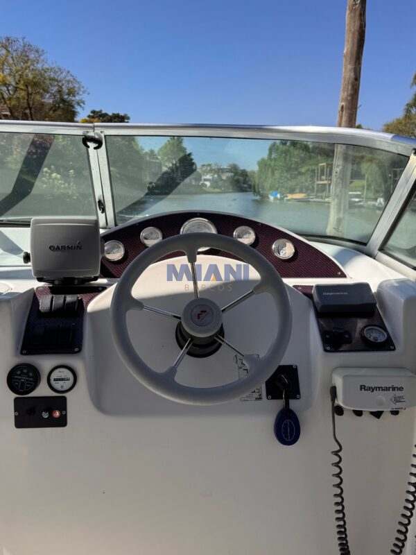 crucero Custon Special año 2011 con Volvo 5.0 V8 270hp. aire acondicionado y calefaccion. service 2025. en venta @mianibarcos