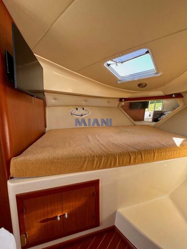 crucero Custon Special año 2011 con Volvo 5.0 V8 270hp. aire acondicionado y calefaccion. service 2025. en venta @mianibarcos