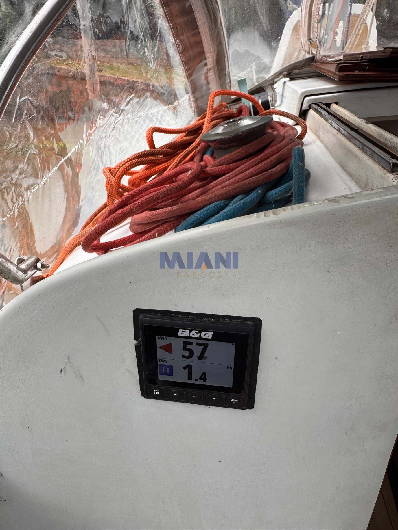 Bries serie 2 velero Bries serie 2 con Volvo 10hp naftero. Altura interior 1.80 mts. Calado 1.30mts ideal para el Rio de la Plata. en venta @mianibarcos