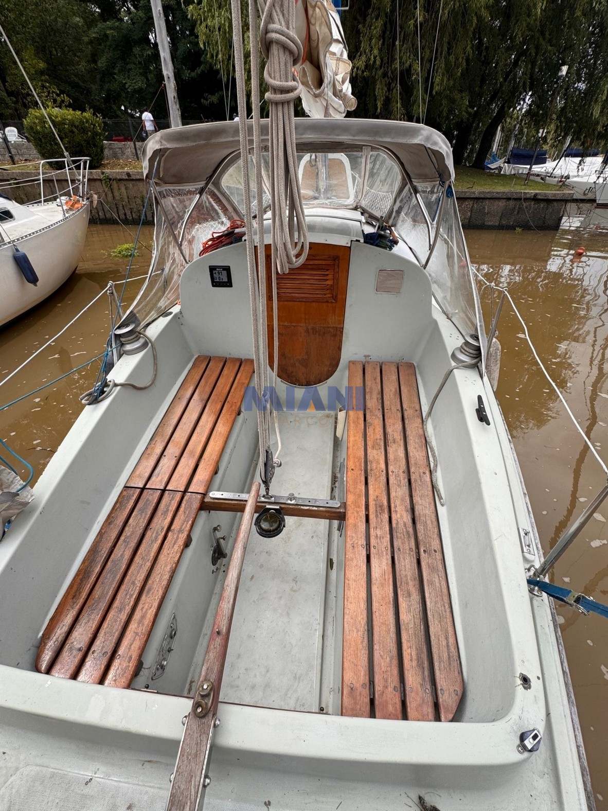 Bries serie 2 velero Bries serie 2. vista de cockpit. amarrado en San Fernando, Bs As. en venta @mianibarcos