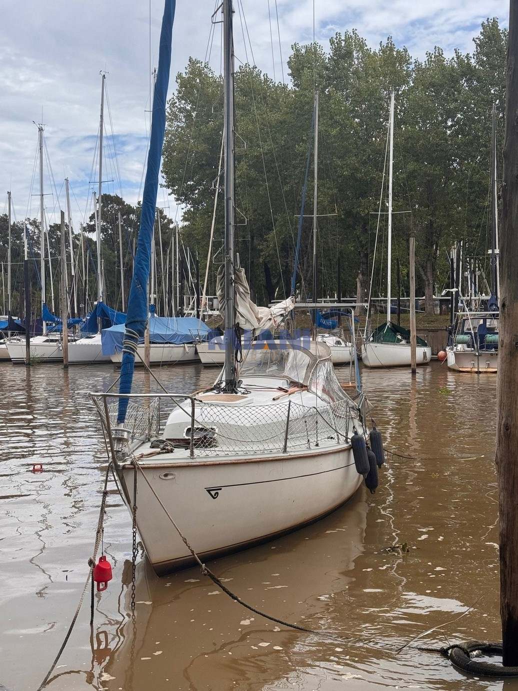 Bries serie 2 (2) velero Bries serie 2 con Volvo 10hp naftero. Altura interior 1.80 mts. Calado 1.30mts ideal para el Rio de la Plata. amarra en San Fernando, BS As. en venta @mianibarcos