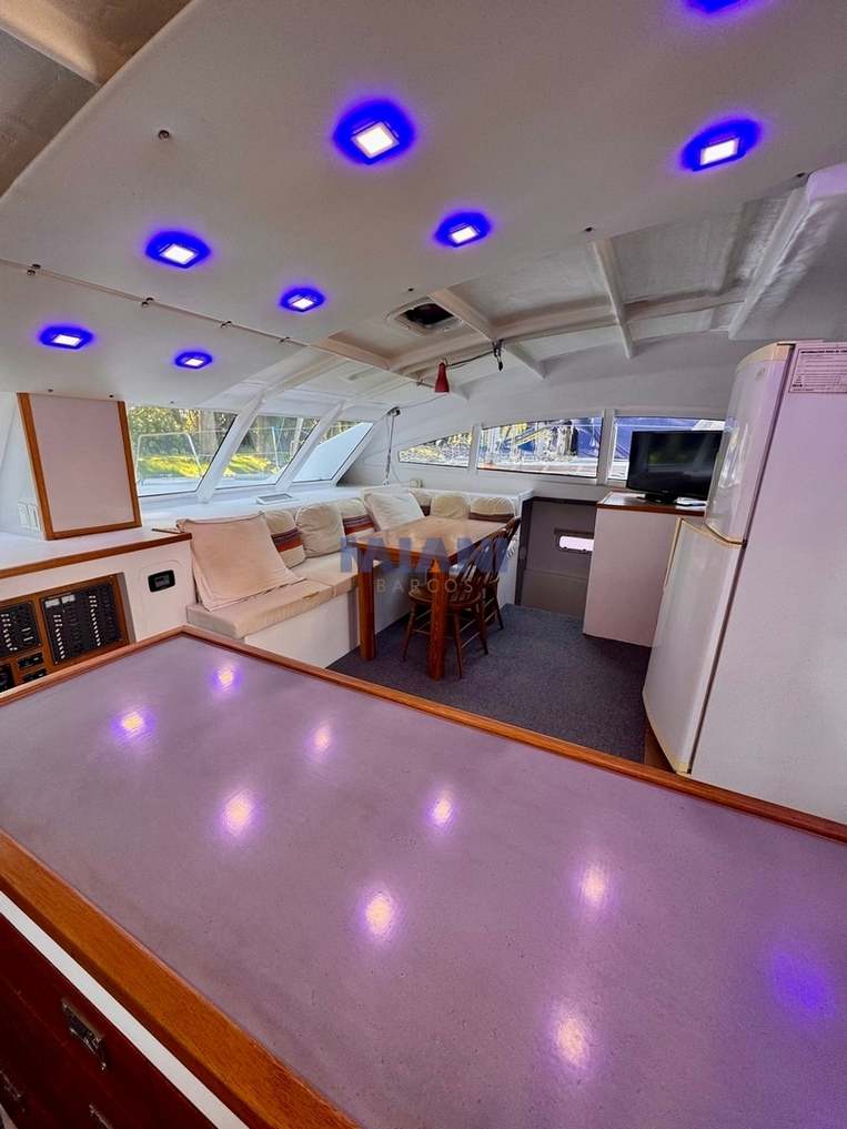 Catamaran Conte 46 (10) Catamaran Conte 46, amarra en San Fernando. en venta @mianibarcos. salon principal, vista desde la cocina.