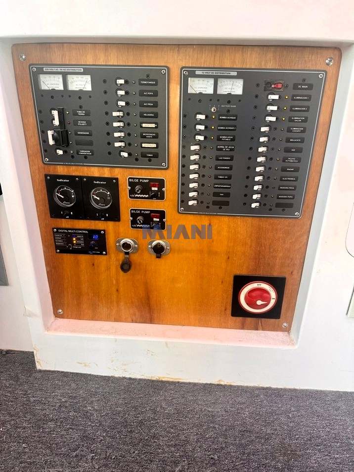 Catamaran Conte 46 Catamaran Conte 46, amarra en San Fernando. en venta @mianibarcos. panel electrico