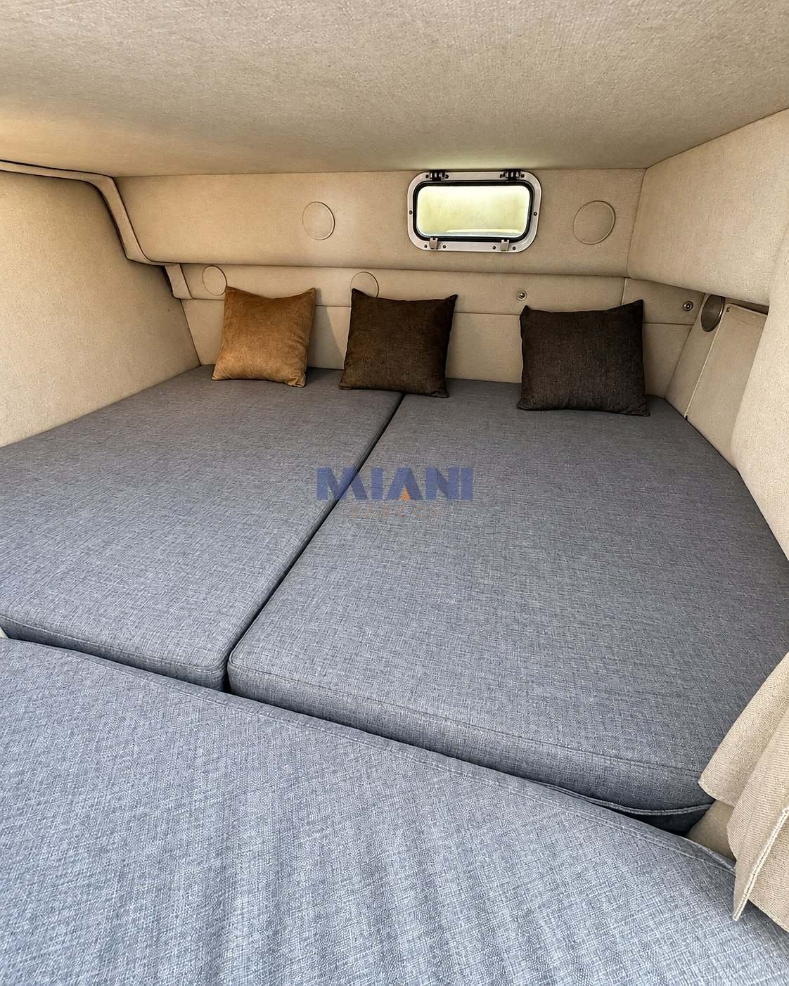 Four Winns 258 Vista (3) Four Winns 258 Vista (1998), motor Volvo 170hp td. Renovado en 2023, amarra en tigre. en venta en @mianibarcos. conejera de dos plazas