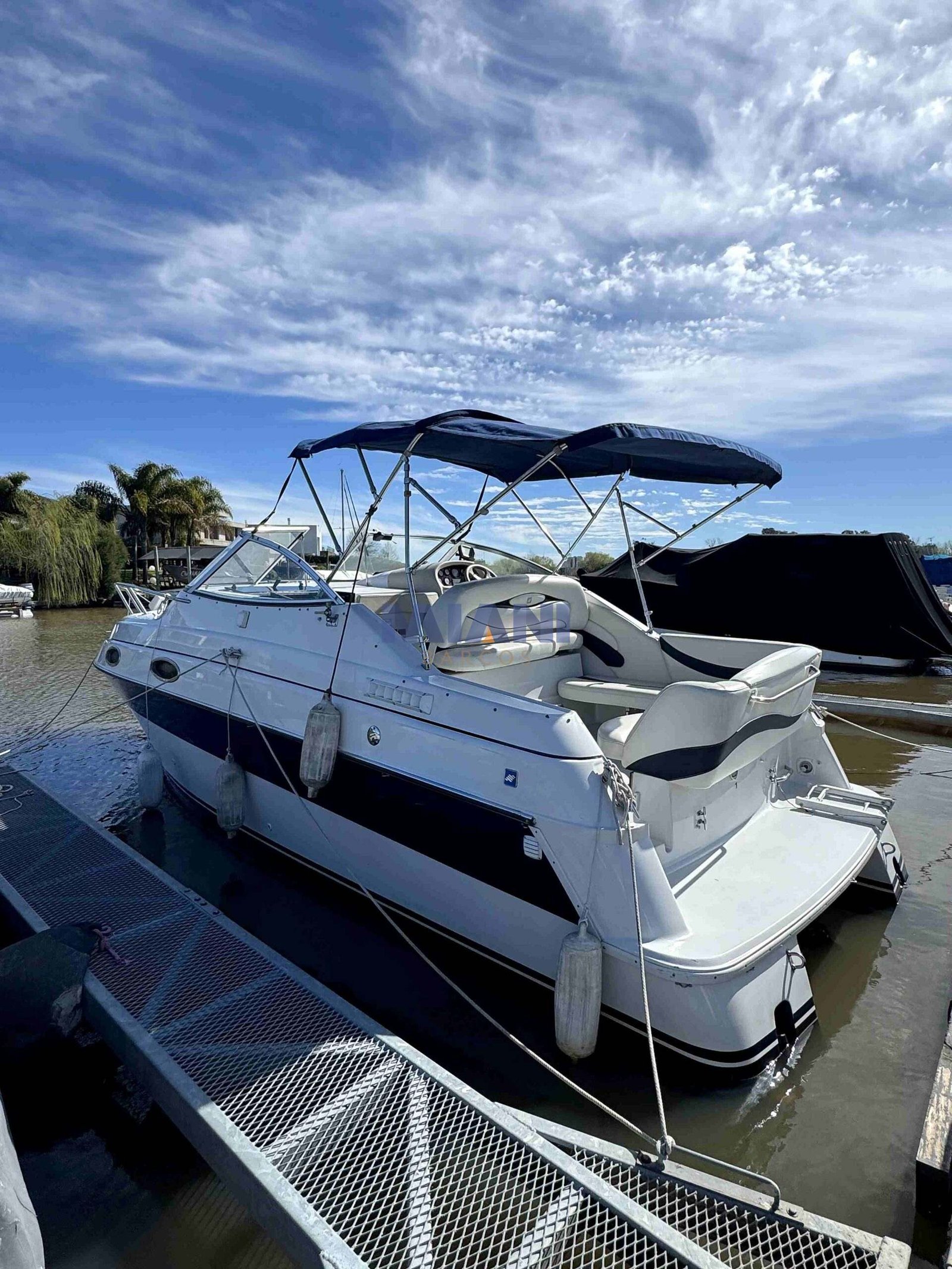 Four Winns 258 Vista Four Winns 258 Vista (1998), motor Volvo 170hp td. Renovado en 2023, amarra en tigre. en venta en @mianibarcos. vista exterior desde la marina