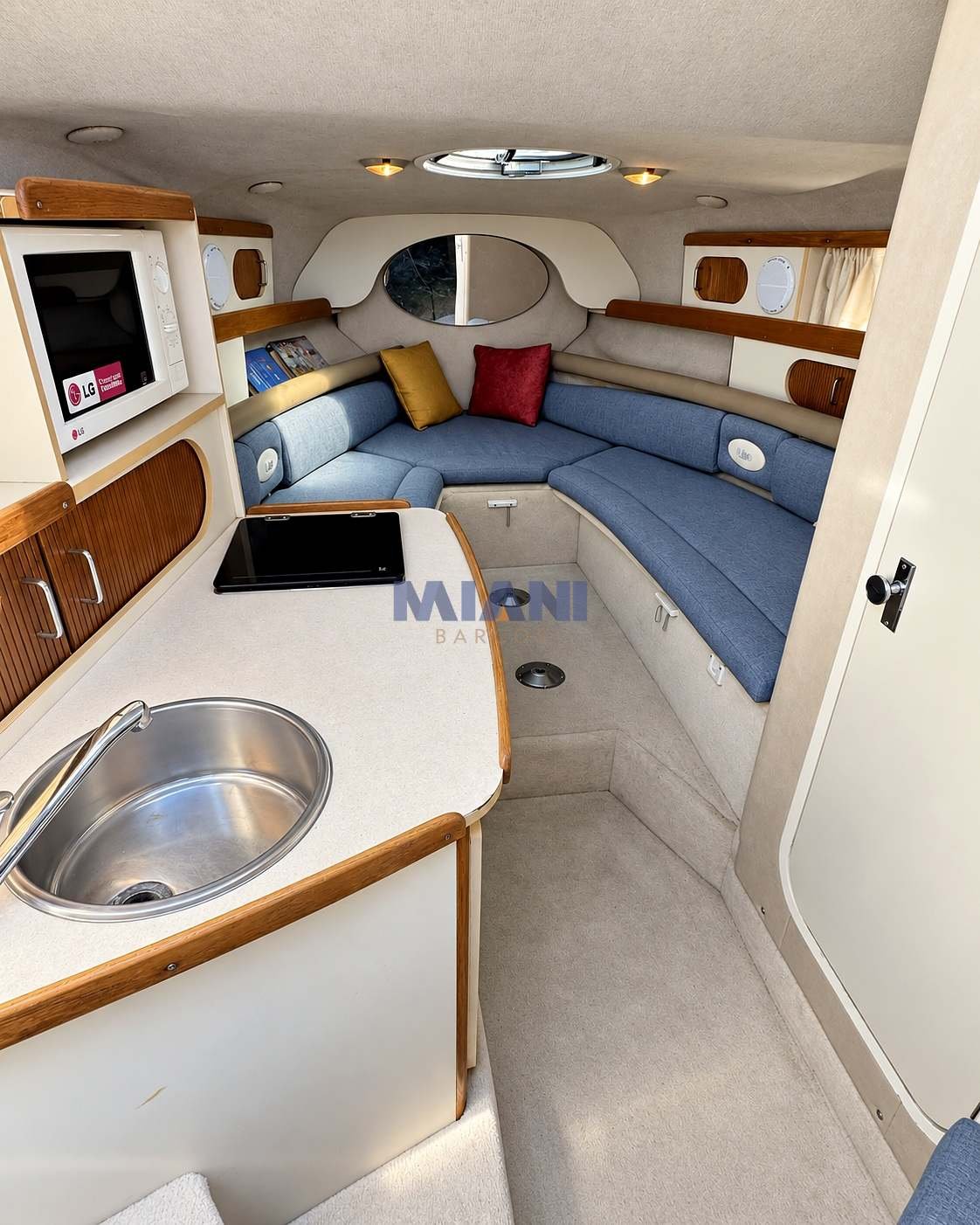 Four Winns 258 Vista (6) Four Winns 258 Vista (1998), motor Volvo 170hp td. Renovado en 2023, amarra en tigre. en venta en @mianibarcos. dinette convertible en cama doble.