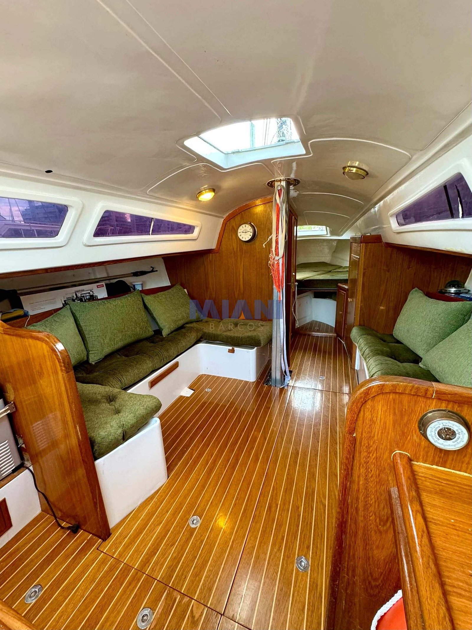 Resch 32 velero Resch 32, kit del 2014, botado en 2024. motor Bukh. amarra en Olivos. en venta @mianibarcos. vista general de dinette