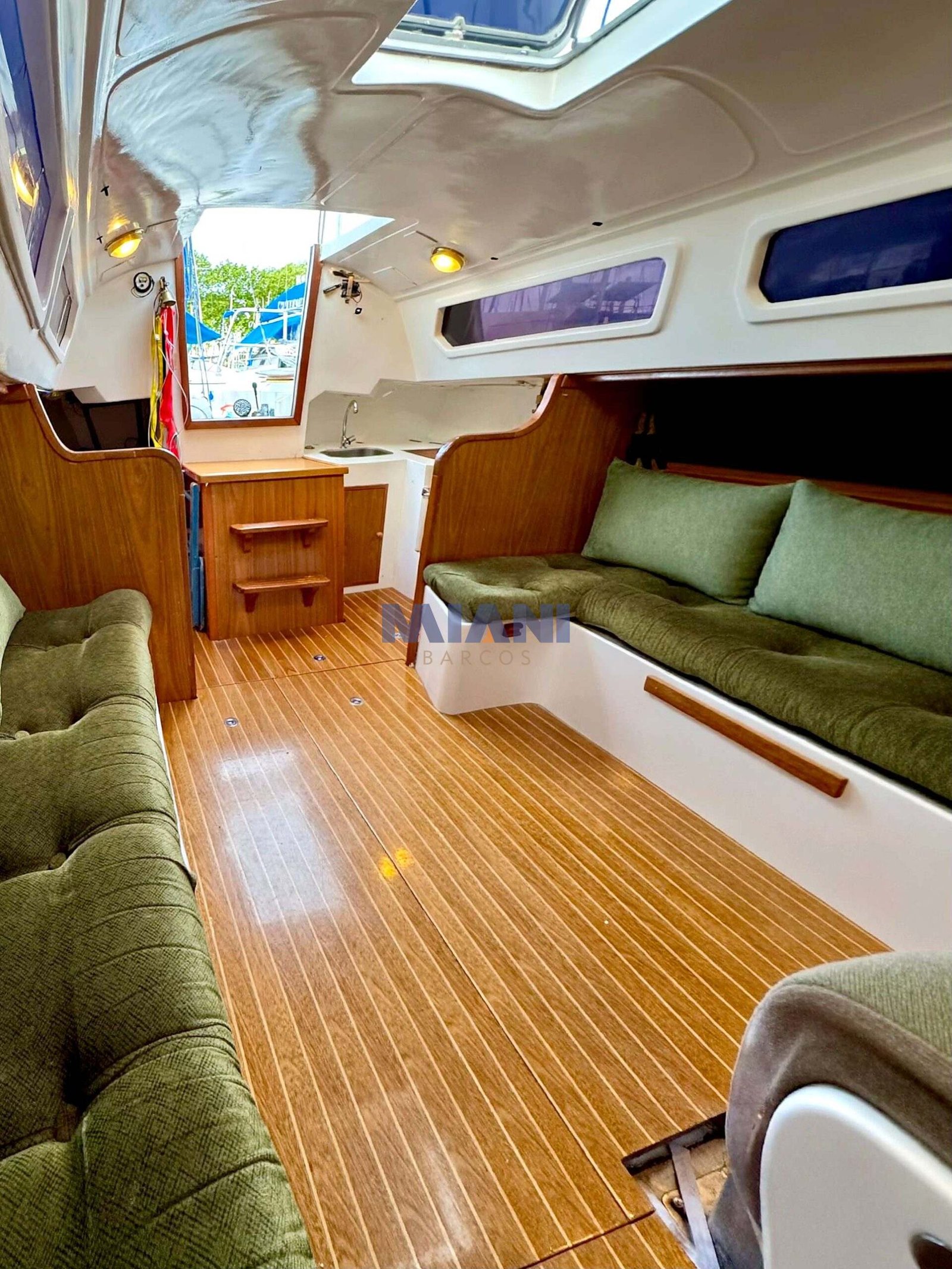 Resch 32 velero Resch 32, kit del 2014, botado en 2024. motor Bukh. amarra en Olivos. en venta @mianibarcos. dinette vista desde popa