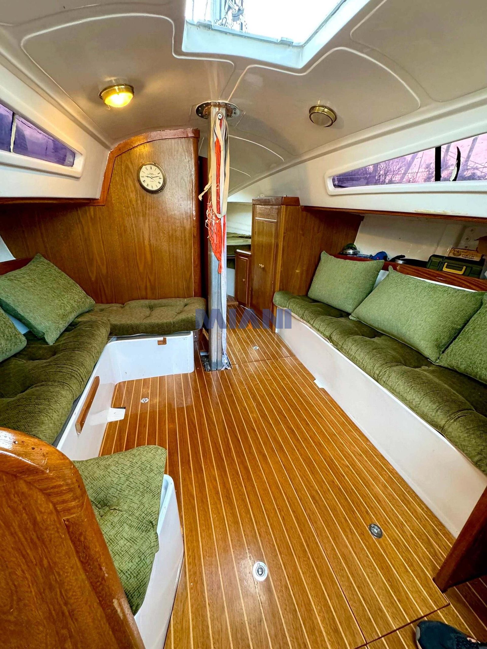 Resch 32 velero Resch 32, kit del 2014, botado en 2024. motor Bukh. amarra en Olivos. en venta @mianibarcos. vista de dinette.