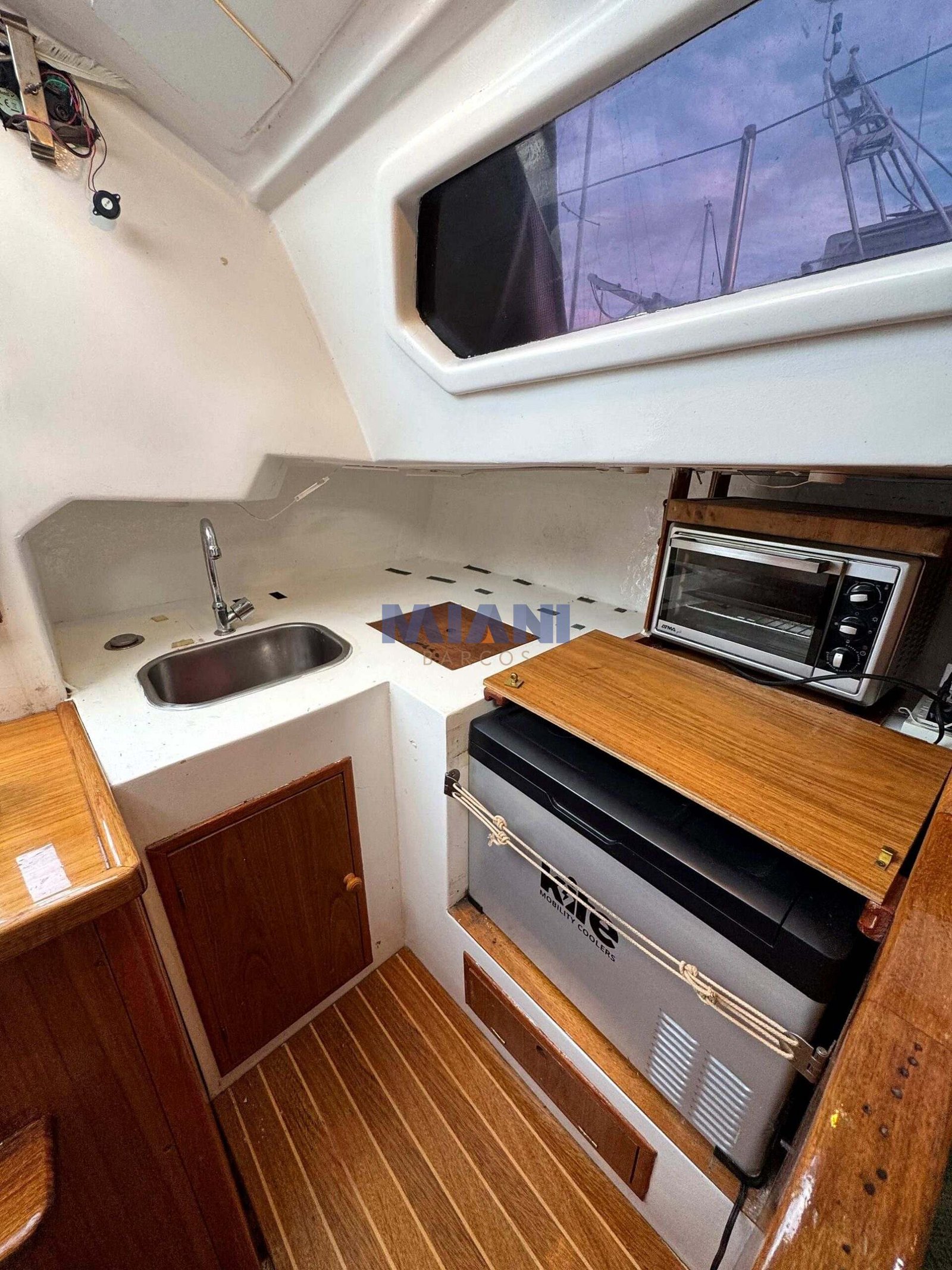 Resch 32 velero Resch 32, kit del 2014, botado en 2024. motor Bukh. amarra en Olivos. en venta @mianibarcos. sector cocina.